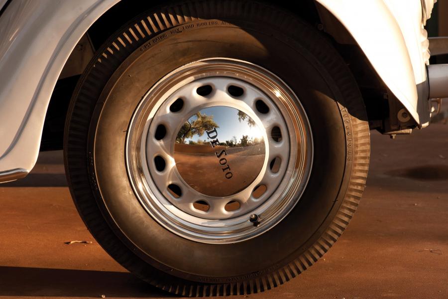 Колеса DeSoto Airflow Coupe (SE) 1934 года  (фото 18 из 42)